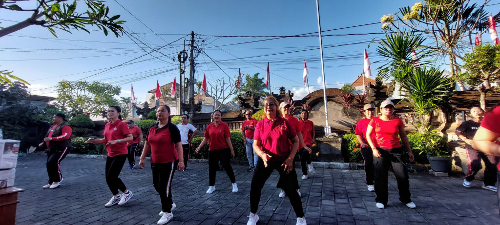 Jumat Merdeka di Kantor Lurah Kerobokan Kaja